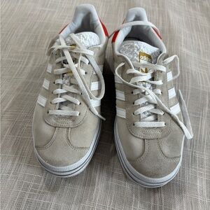 Adidas Gazelle women kaki  and White Sneakers